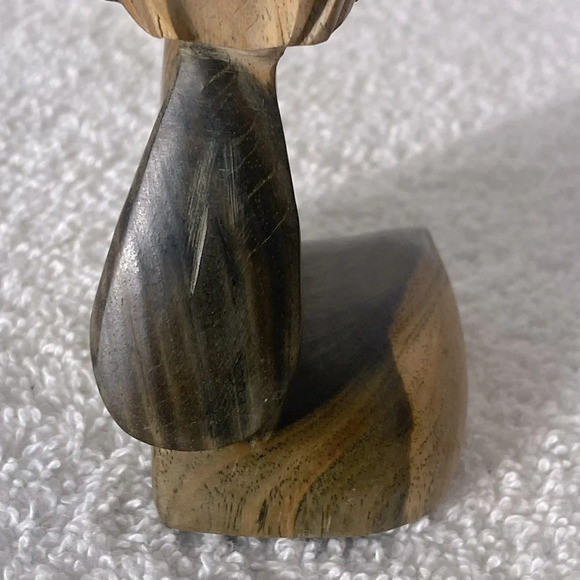 Vintage Carved Two Tone Wood  Parrot Figurine - Picture 7 of 10